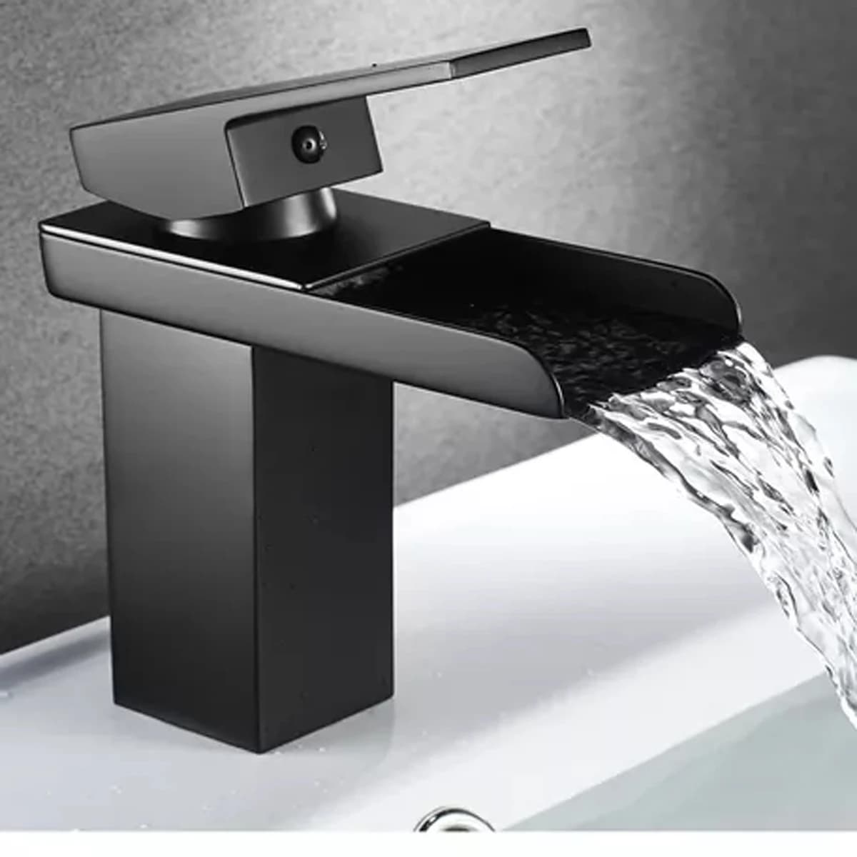 Torneira de pia de banheiro preta com design moderno e cascata