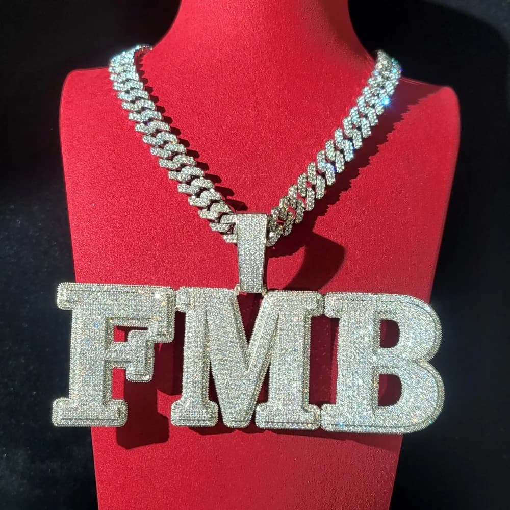 Colar personalizado com corrente cubana e pingente 'FMB' em zircônia cúbica, 12mm, presente para ele