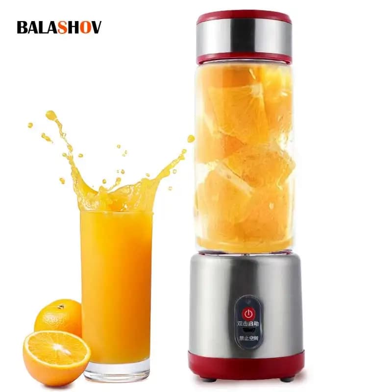 Liquidificador elétrico recarregável USB com suco de laranja