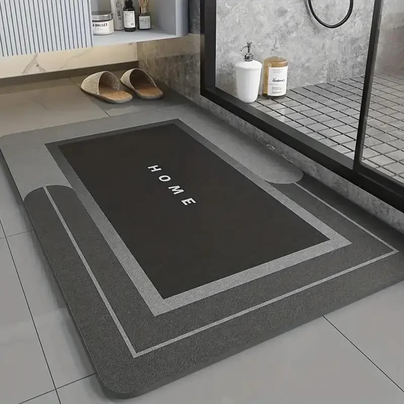 Tapete super absorvente para banheiro cinza escuro com bordas brancas e cinza claro
