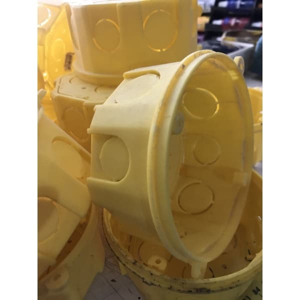 kit de 4 Caixa de Lux Oitavada de 4”  de PVC por  da marca tigreAmarelas de embutir da marca tigre para tetos.por 28,00.
