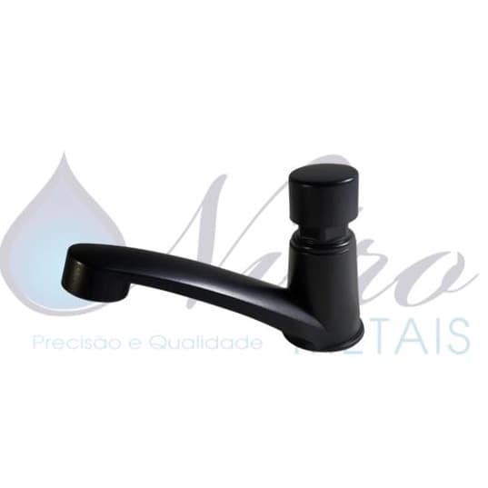 Torneira automática temporizada preta para lavatório, design elegante, fundo branco