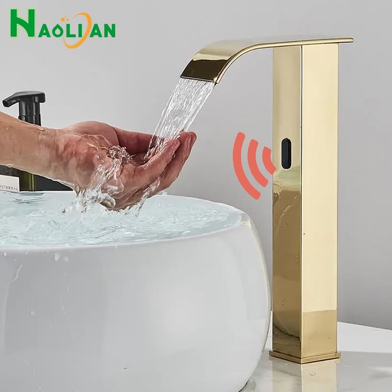 Torneira de banheiro dourada automática com sensor de água quente e fria
