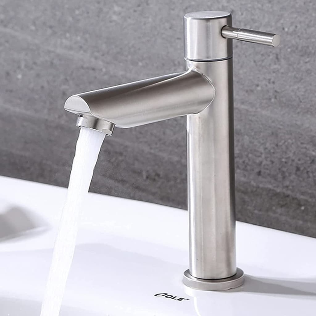 Torneira de banheiro em aço inoxidável para lavatório, com água fluindo, fundo cinza