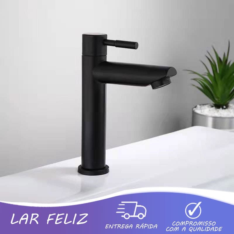 Torneira de banheiro preta de design simples em lavatório branco com planta em vaso cinza