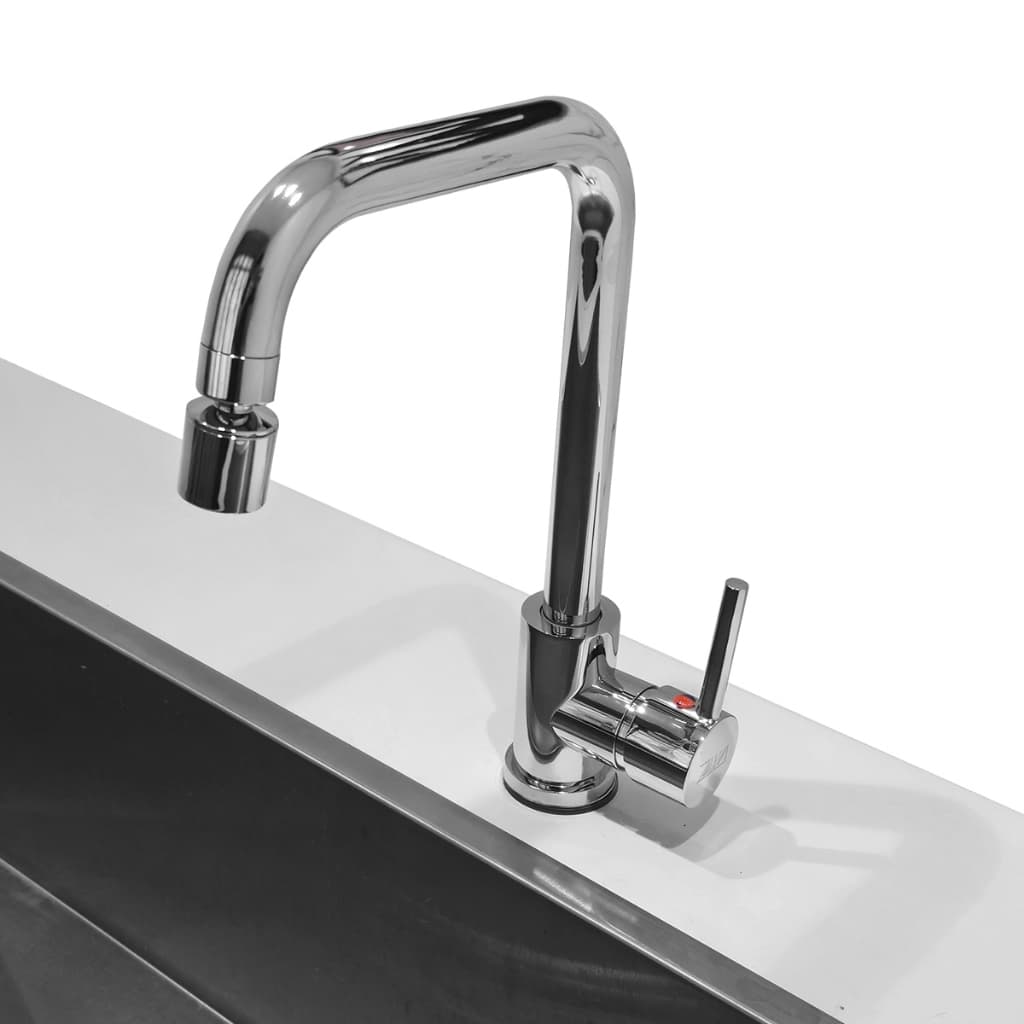 Torneira de cozinha slim em aço inoxidável cromado ou mate, design minimalista, monocomando, fundo branco