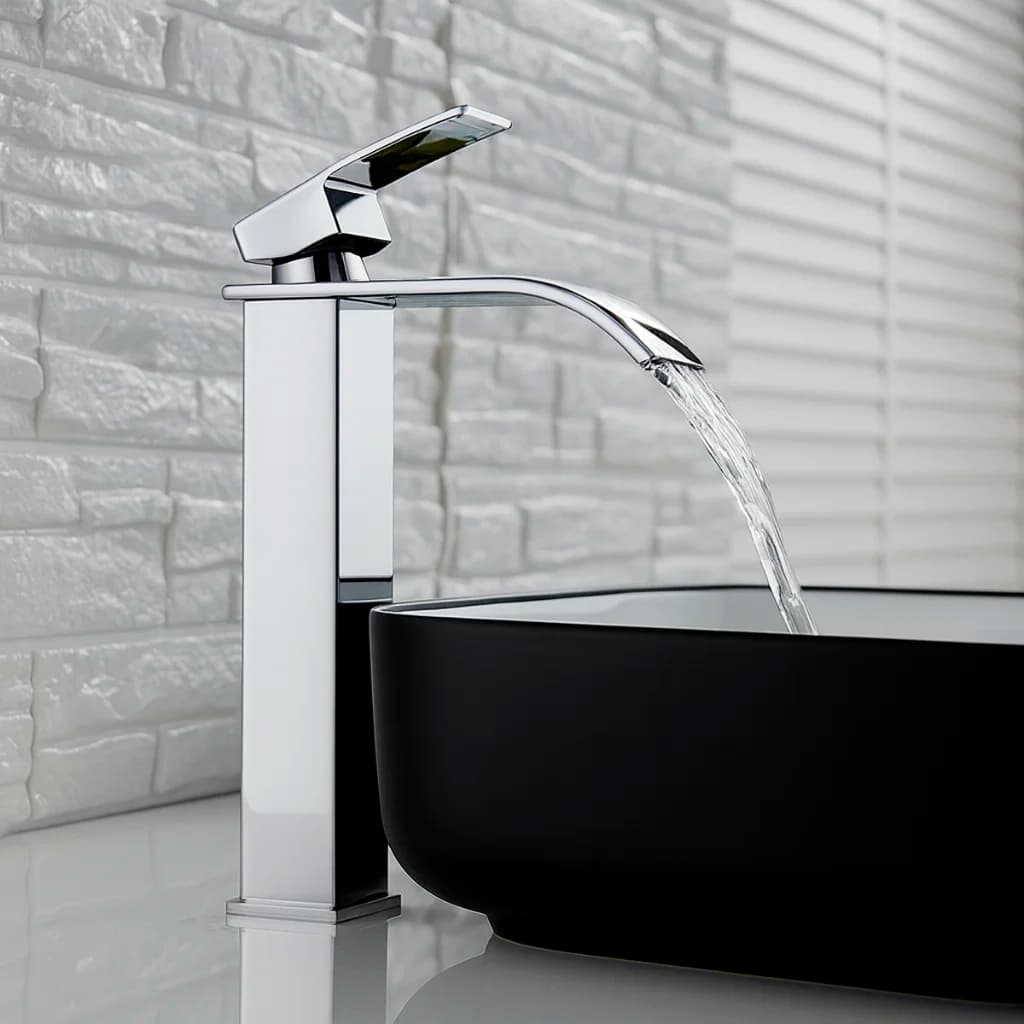 Torneira de banheiro cromada moderna com design de cascata e bica alta