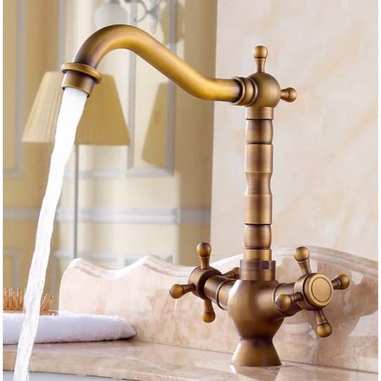 Torneira de cozinha vintage em bronze com bico giratório