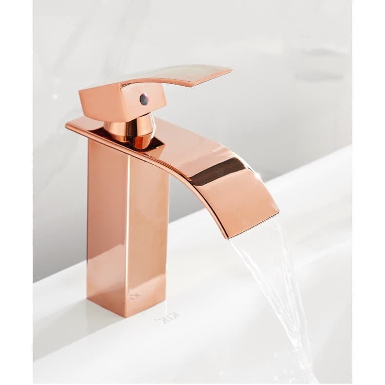 Torneira de banheiro em cobre com design de cascata, bica baixa, monocomando.