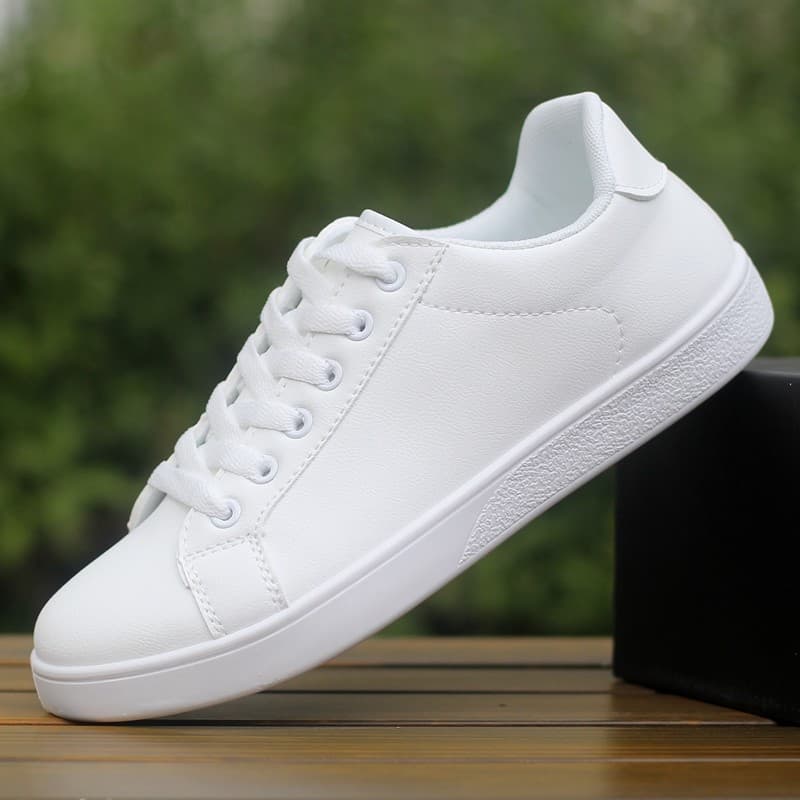 Sapatos masculinos na moda 2025 novo estilo All-Match puro branco terno terno sapatos brancos homens esportes brancos tê