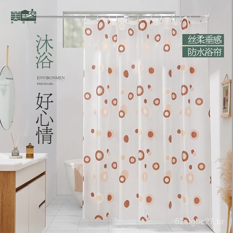Cortina de chuveiro transparente com padrão de círculos marrom e rosa, ambiente de banheiro