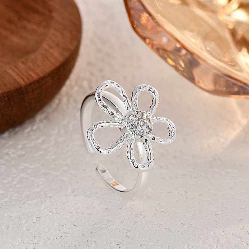 Anel minimalista com design floral vazado em diamante, um best-seller, design de nicho, luxo discreto, anel aberto simpl