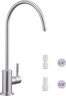 Torneira de cozinha em aço inoxidável com acabamento escovado e conectores de 1/4'' e 3/8'' ao lado