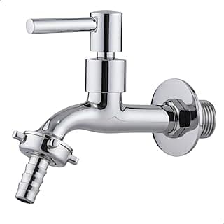 Torneira para jardim em metal cromado com bico removível, resistente e elegante.