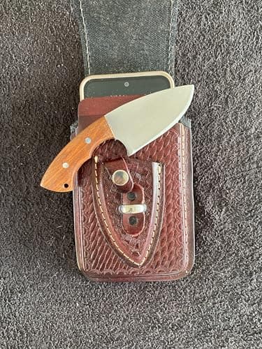 Faca Mini Campeira 1 Muladeira com desenho de mula, 15 cm Total, Lâmina em aço Inox 8 cm, Cabo em Madeira Muirapiranga 7cm , Bainha em Couro, Acessivel Tamanho Ideal, Corte Preciso, Pesca, Caça, Churrasco (Madeira Lisa)