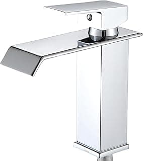 Torneira de banheiro monocomando em aço inox cromado, design cascata baixa, bico em arco, corpo principal em ângulo frontal, fundo branco, cor predominante prata