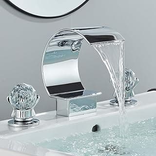 Torneira cromada para lavatório em um banheiro com design elegante e água fluindo